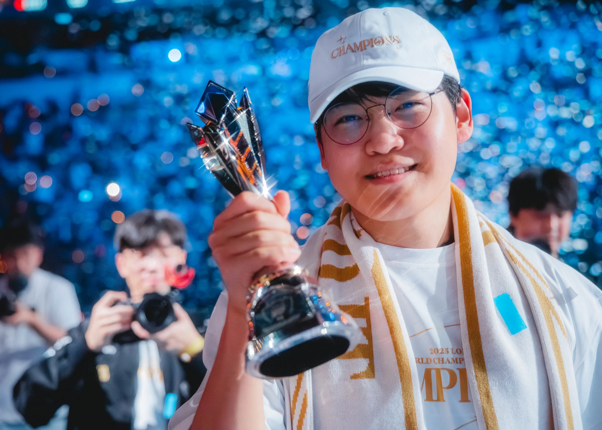 Áp lực cho Peyz khi phải kế thừa vai trò của người đàn anh đã quá thành công là rất lớn.