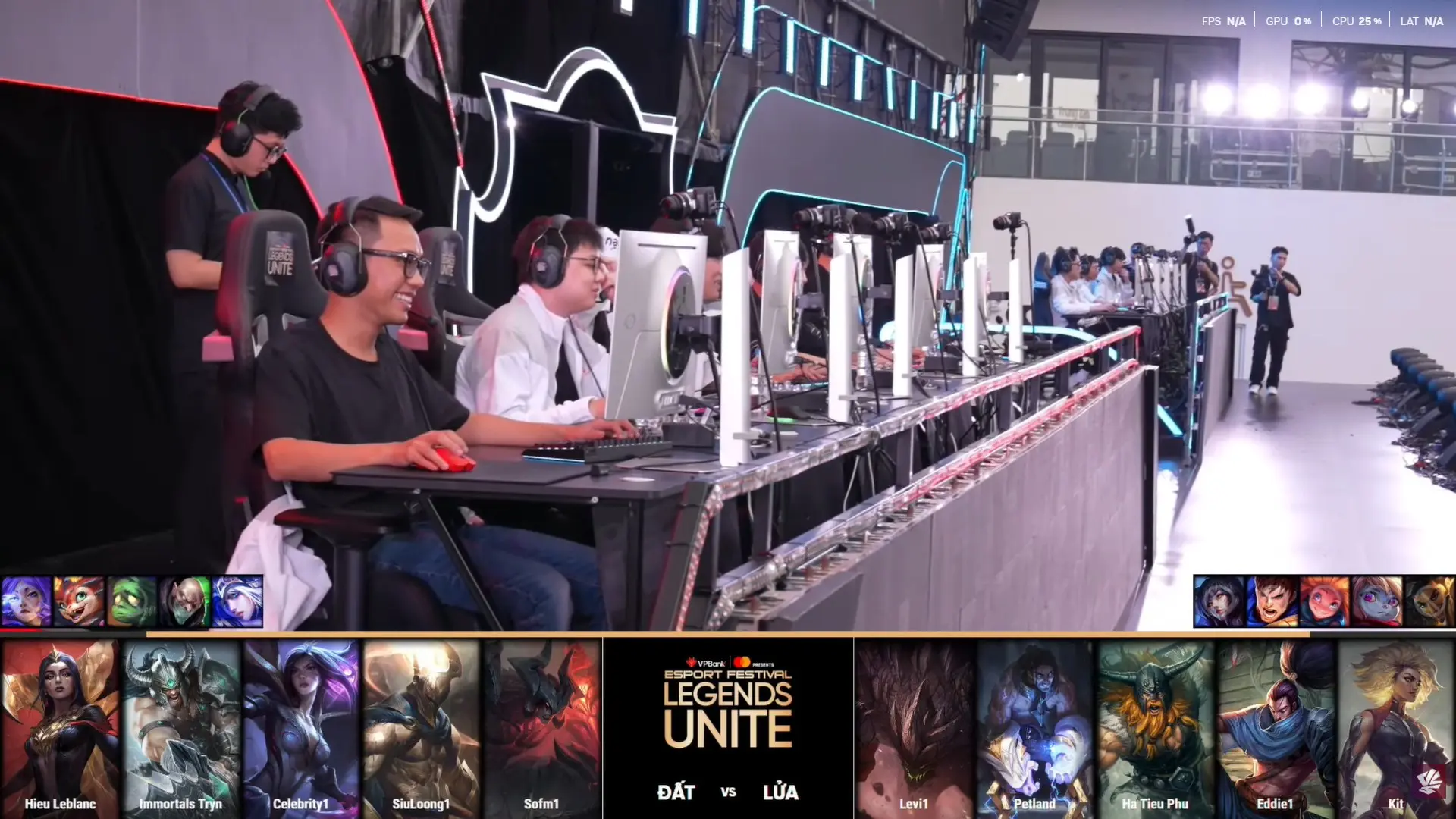 Các game thủ tham gia trong cuộc thi MVK Esports