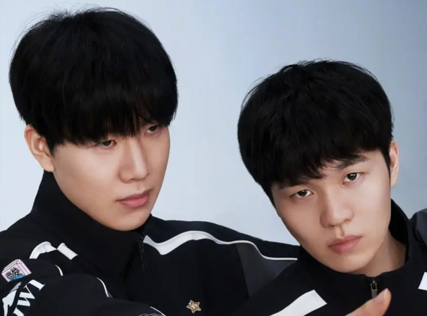 Hai tuyển thủ Keria (trái) và Gumayusi (phải) 