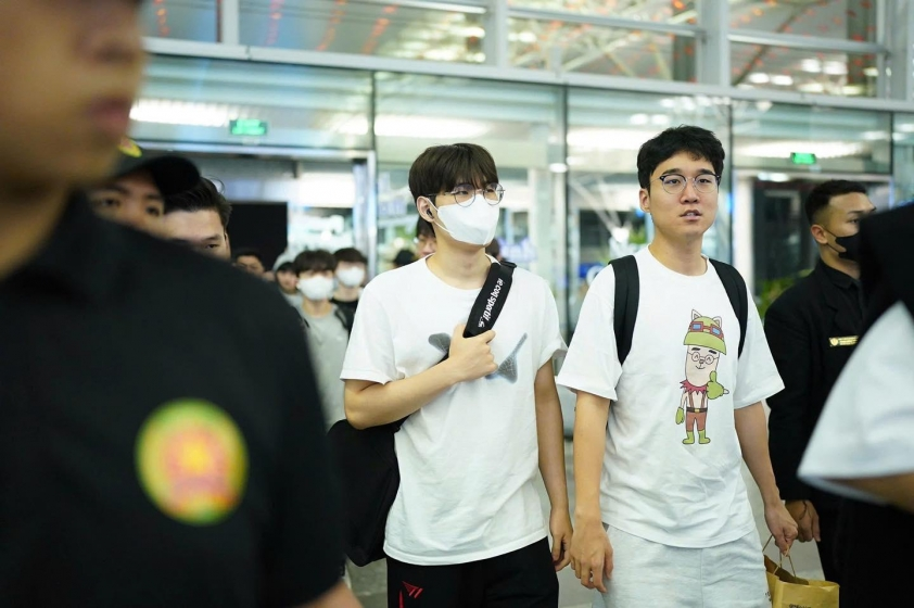 T1 rời Việt Nam, khép lại hành trình 3 ngày tại Việt Nam 2 T1 Kết thúc chuyến thăm Việt Nam 3 ngày đáng nhớ