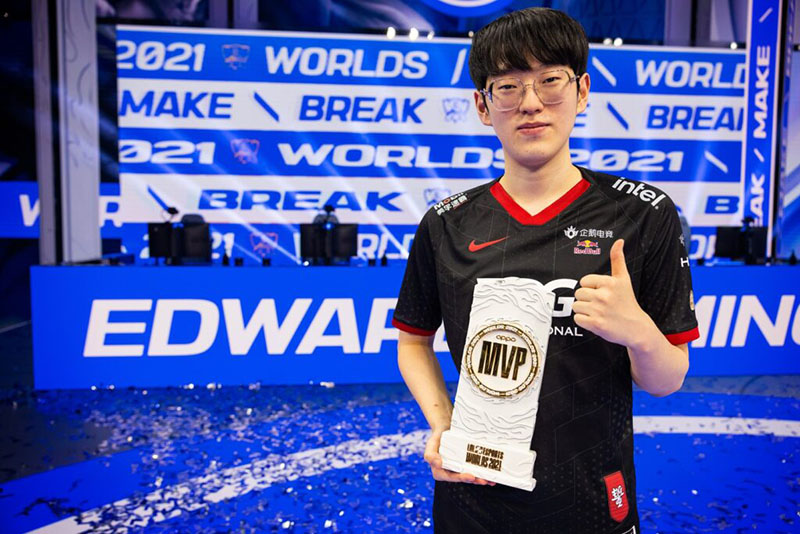 Scout gây chú ý sau Season Opening 2026: Mid Lane là “trùm kỹ năng” của LMHT 3 Scout - Từ thực tập sinh dự bị cho Faker đến MVP Chung kết Thế giới 2021