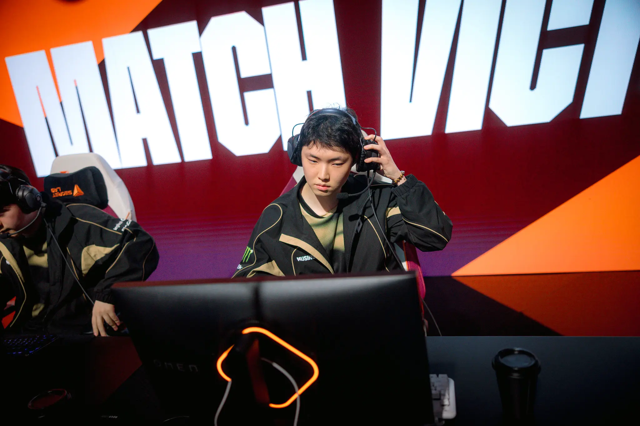 Hành động khán giả cho là mang tính “cà khịa” nhắm vào Chovy (Ảnh: Người Đưa Tin)