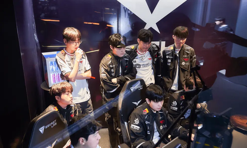 HLV KkOma rời T1 gây bất ngời trong cộng đồng LMHT (Ảnh: Người Đưa Tin)